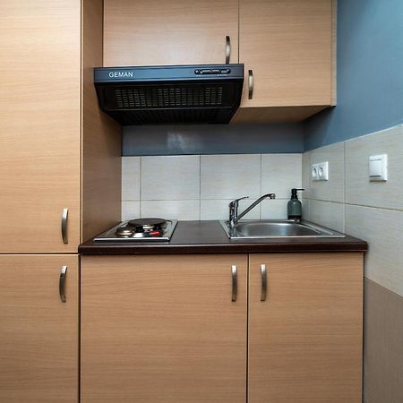Ideally Located Apartment In Central Atene Esterno foto