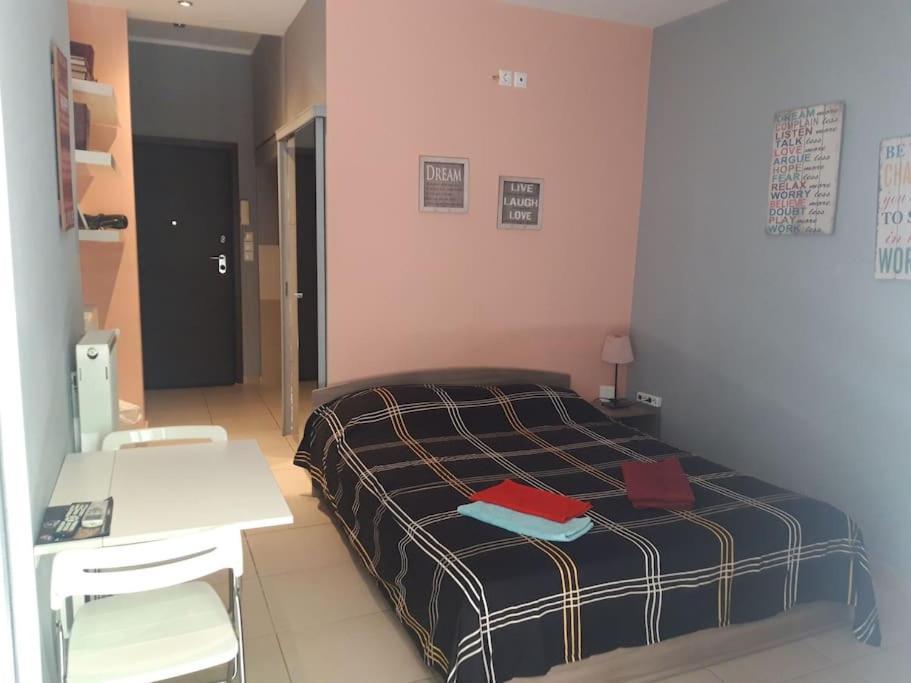 Ideally Located Apartment In Central Atene Esterno foto