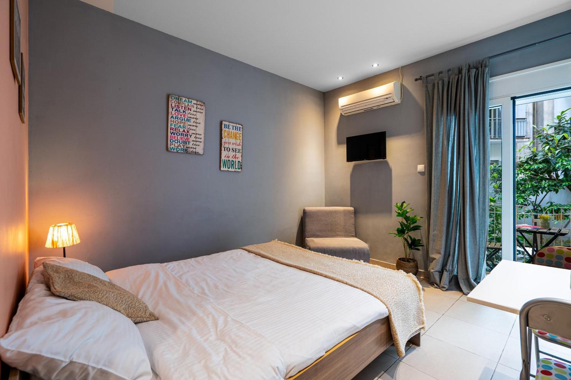 Ideally Located Apartment In Central Atene Esterno foto