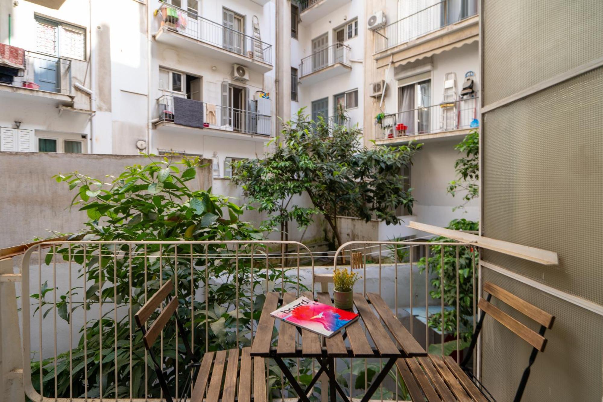 Ideally Located Apartment In Central Atene Esterno foto